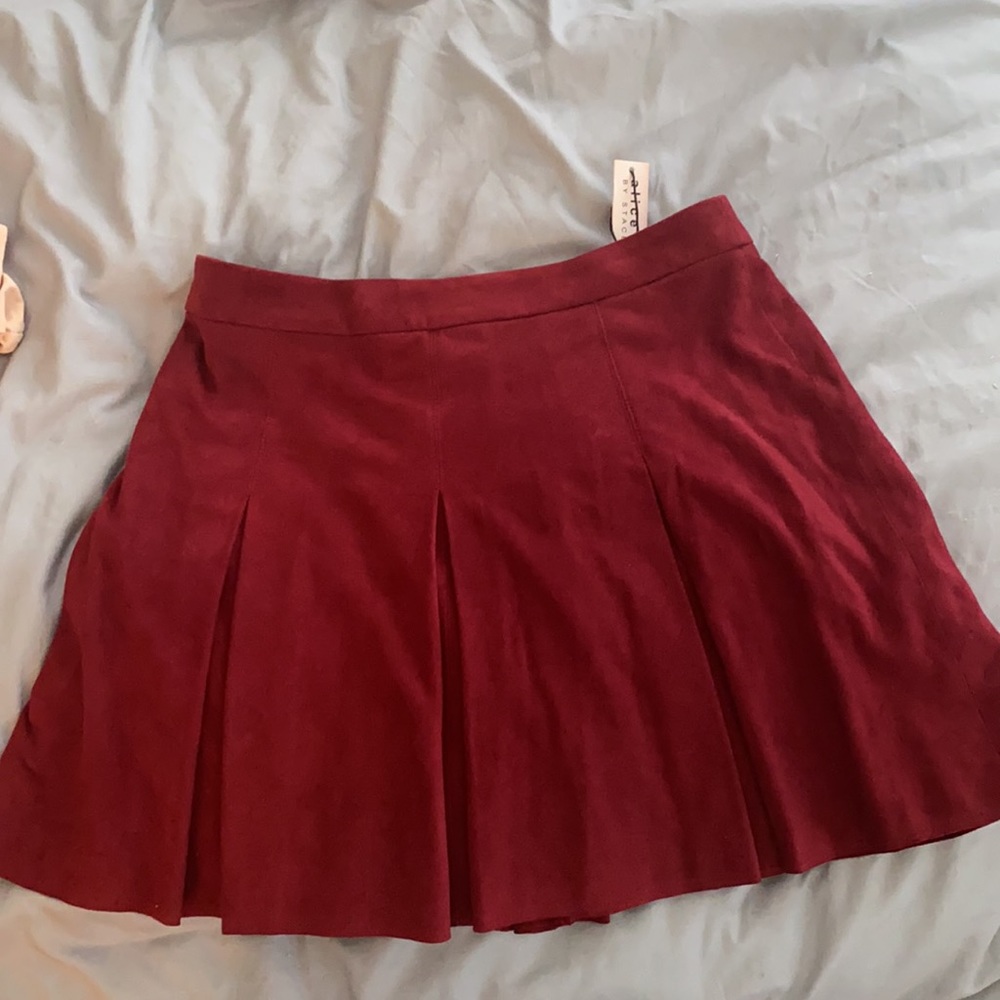 Alice & Olivia Lee Red Pleated Suede Mini Skirt - Picture 3 of 4